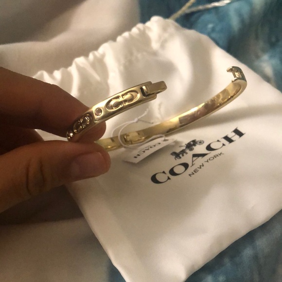 coach gold hinge bracelet - Picture 2 of 7